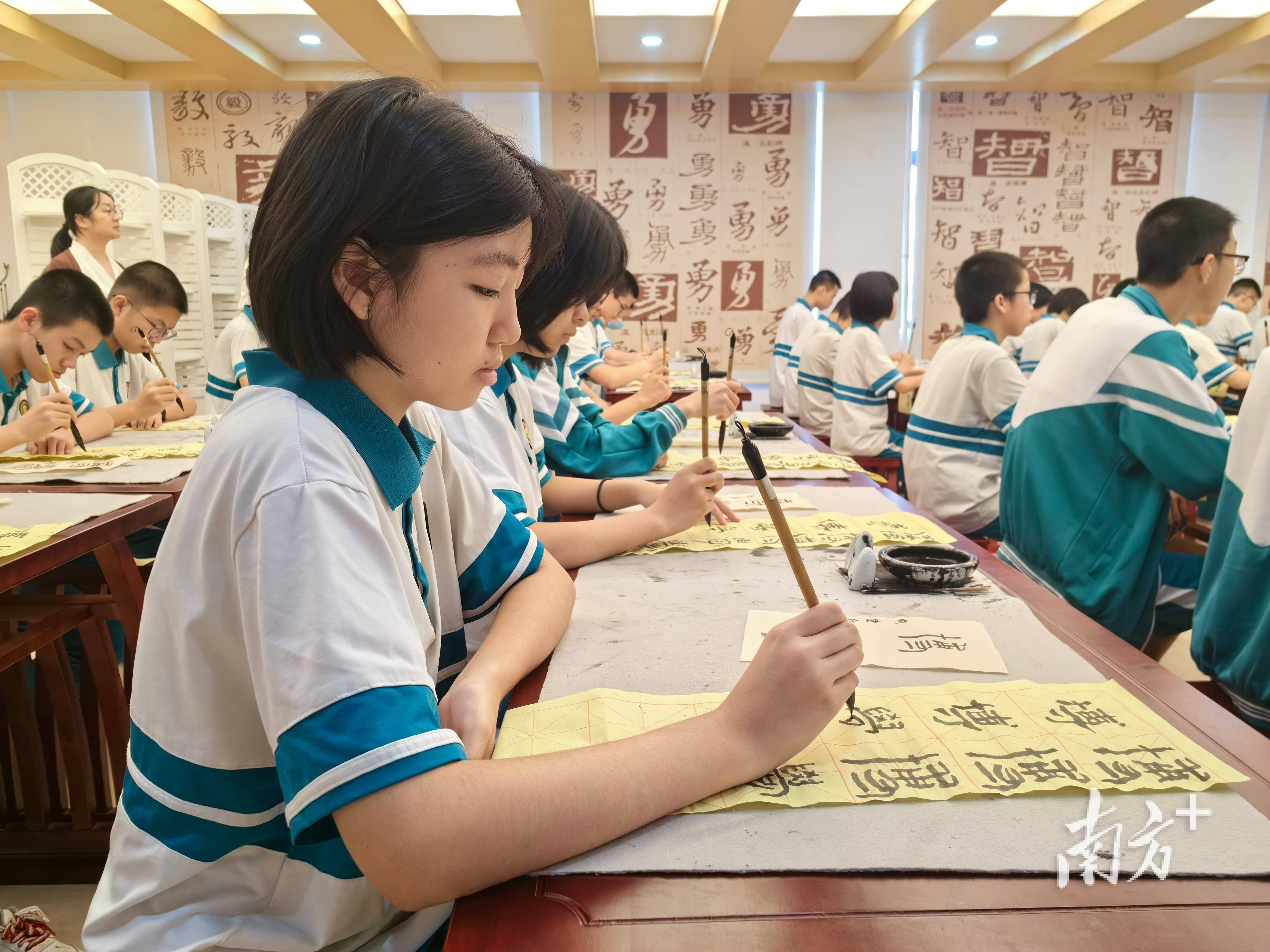普通高中周末开始双休？广东多地开始推行，怎么回事？