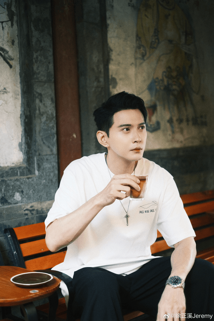 知名男演员退圈一年后，今日宣布复出