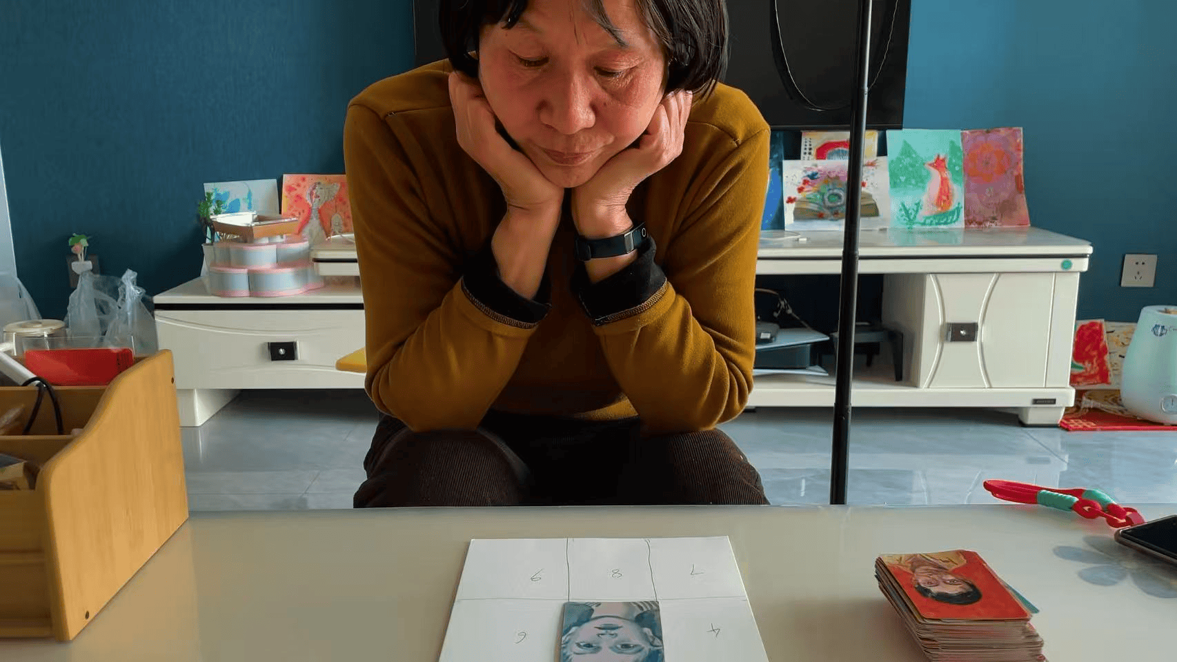 女子给母亲做心理咨询时 录到父亲家暴视频