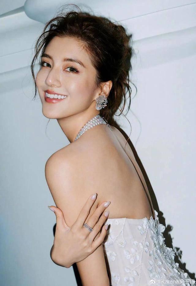 演员吴千语直播卖2499元高压锅，开播5小时卖出超1万件商品