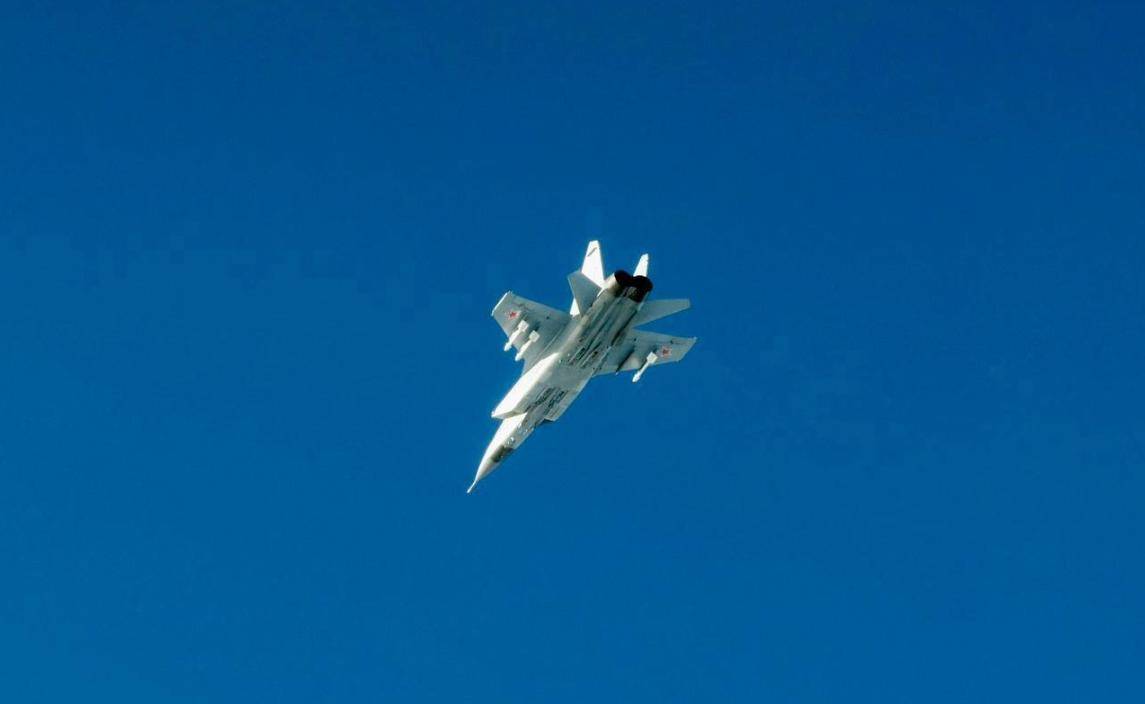 干得漂亮!俄军战机飞越波兰钻井,探出北约虚实,美法英波未反应