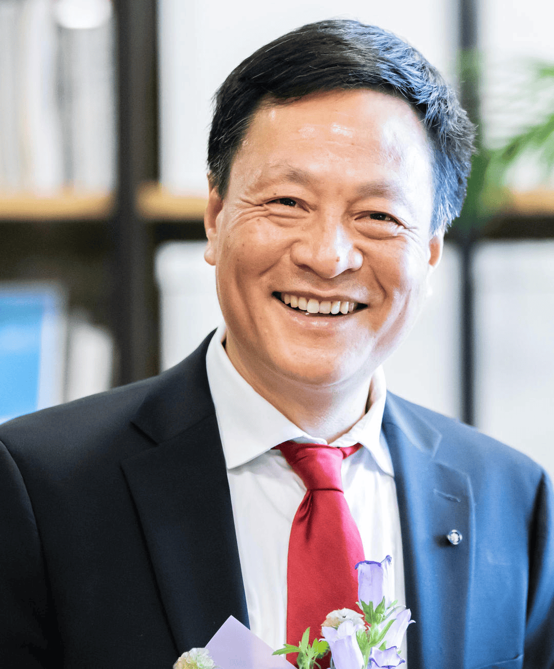 北大教授俞孔坚在巴西坠机身亡，当天曾发视频称“探秘刚刚开始”；事发时飞机突然失去高度坠落并爆炸，机龄已67年；巴西总统发文悼念