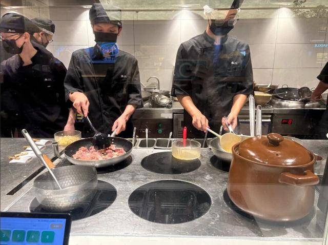 爱教育消费者的太二酸菜鱼，终于开始服软了？