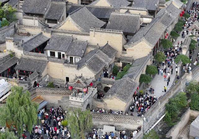 国庆期间，山西各地迎来客流高峰
