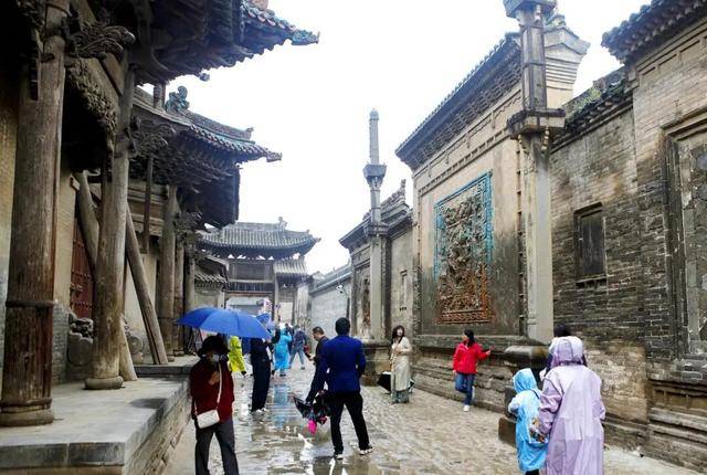 国庆期间，山西各地迎来客流高峰