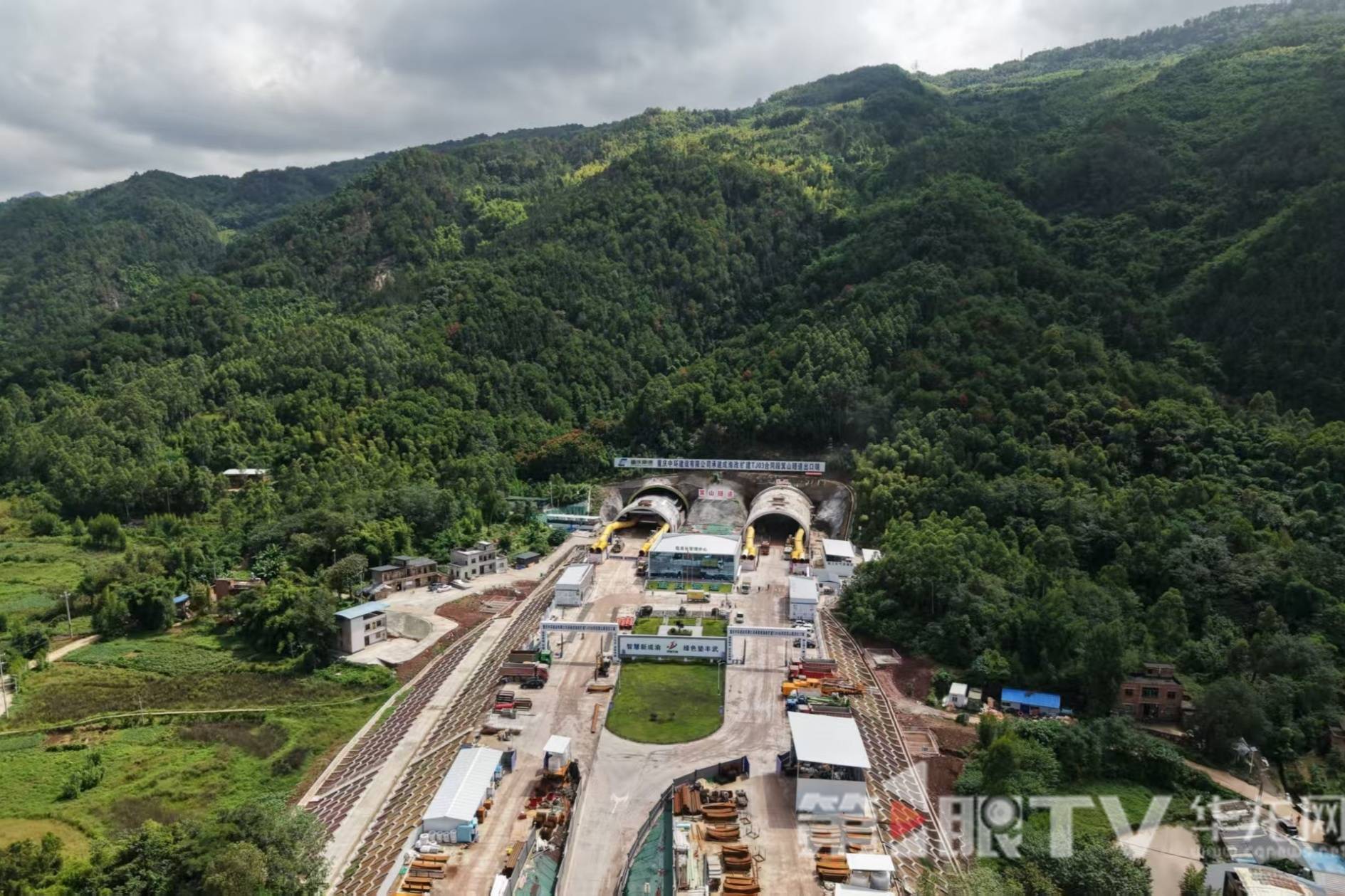 成渝高速（重庆段）改扩建项目加速推进