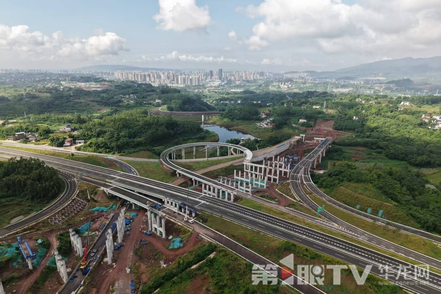 成渝高速（重庆段）改扩建项目加速推进