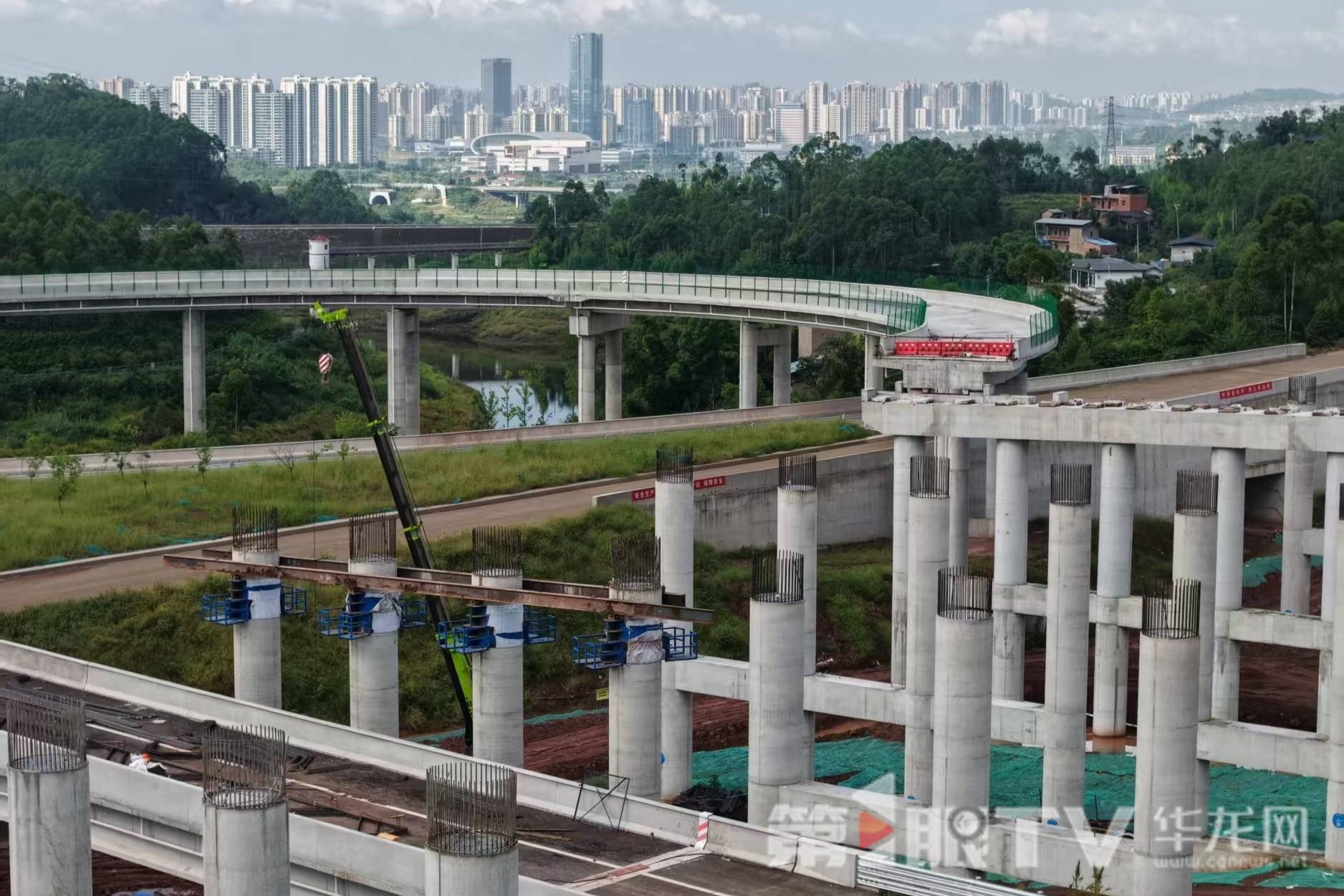 成渝高速（重庆段）改扩建项目加速推进