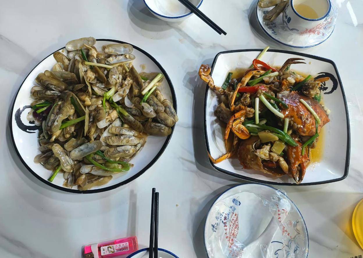 惠州一餐厅两个菜收661元,顾客投诉后称已获退款400元,官方回应