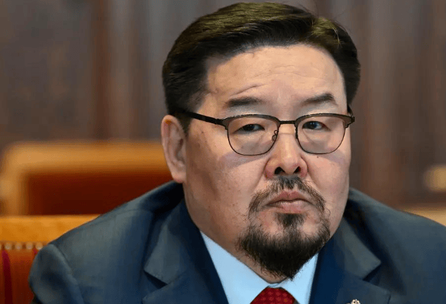 蒙古最高层激烈内斗，结果两败俱伤，沉默72小时，总统亲自力排众议，不能再这样乱下去了！